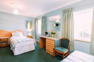 Отели типа «постель и завтрак» Clareville House B&B Scarriff Семейный номер (для 2 взрослых и 2 детей)-1